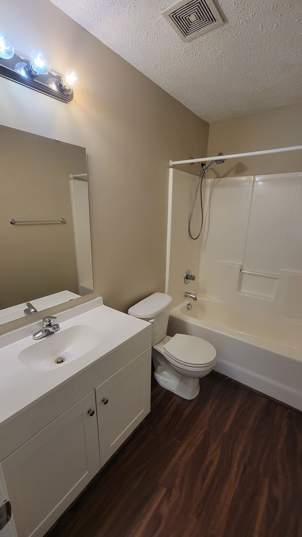 Building Photo - 2 Bed, 2 Bath Home in Greenville is Available