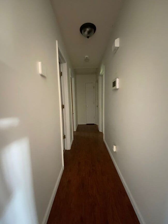 Building Photo - 3 BR 2 BA Southwest