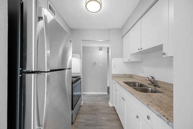 Interior Photo - Breezy Palms