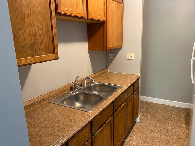 Building Photo - 7201 S Lowe Ave