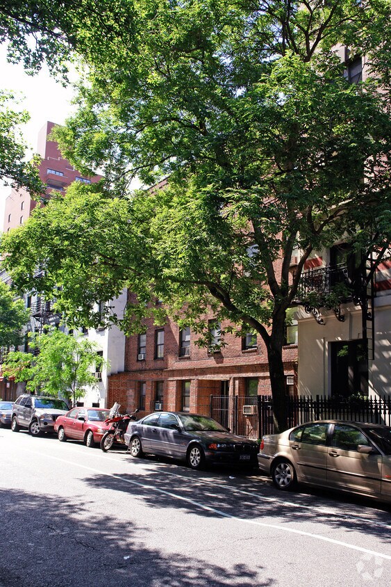 Building Photo - 206-208 W 21st St