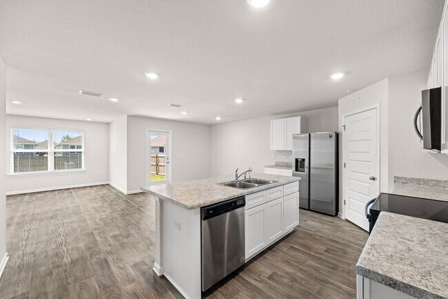 Building Photo - 5816 Viking Wy