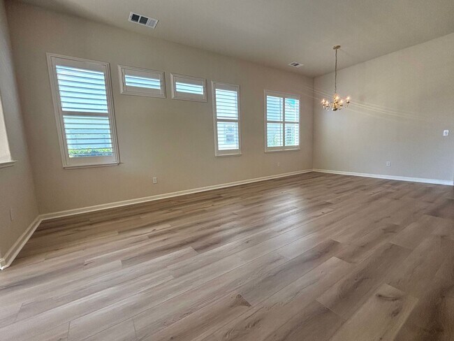 Foto del edificio - Gorgeous 2 Bed 2.5 Bath with office and SOLAR! 55+ Community