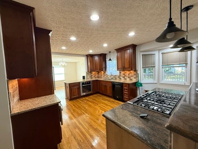 Foto del edificio - Updated 4 Bedroom, 2.5 Bath Home