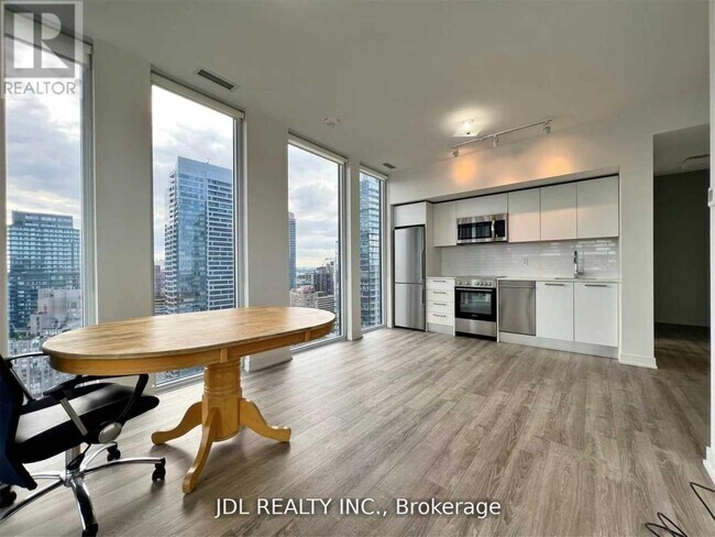 Photo du bâtiment - 28 Wellesley St E