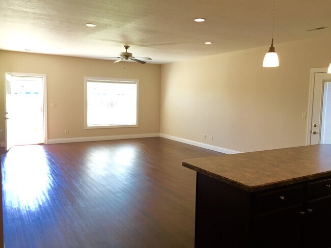 Foto del edificio - 4545 Downey