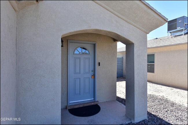 Building Photo - 13744 Flora Vista Ave