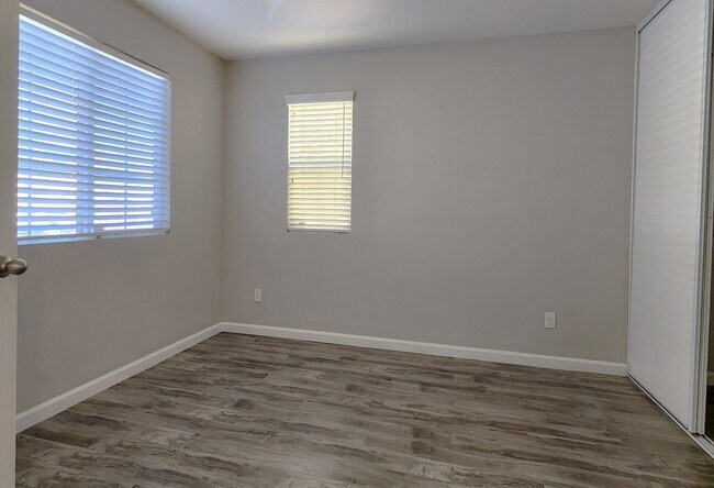 Foto del edificio - Canyon Hills 2 Story, 4BD, 2.5BA Lake Elsi...