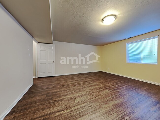 Building Photo - 252 E Steep Mountain Drive
