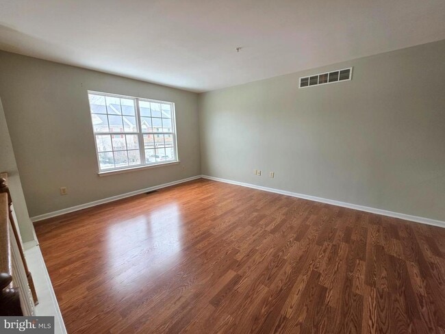 Building Photo - 347 Glenn Rose Cir