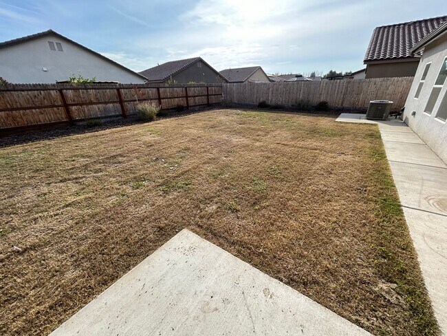 Building Photo - Brand New Home