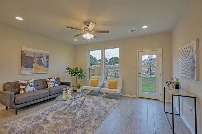 Foto del edificio - 4 br, 3.5 bath House - 14112 McCoy Loop Un...