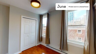 Building Photo - Room in Shared 2 bed/1.5 bath home