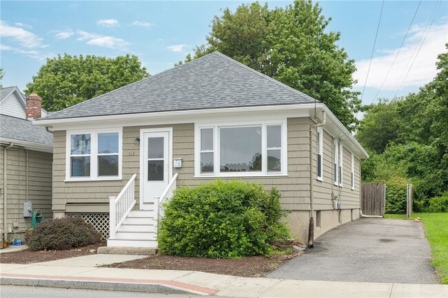 Foto del edificio - 113 Maple Ave