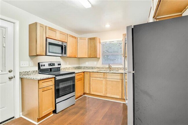 Building Photo - 2284 Headland Dr