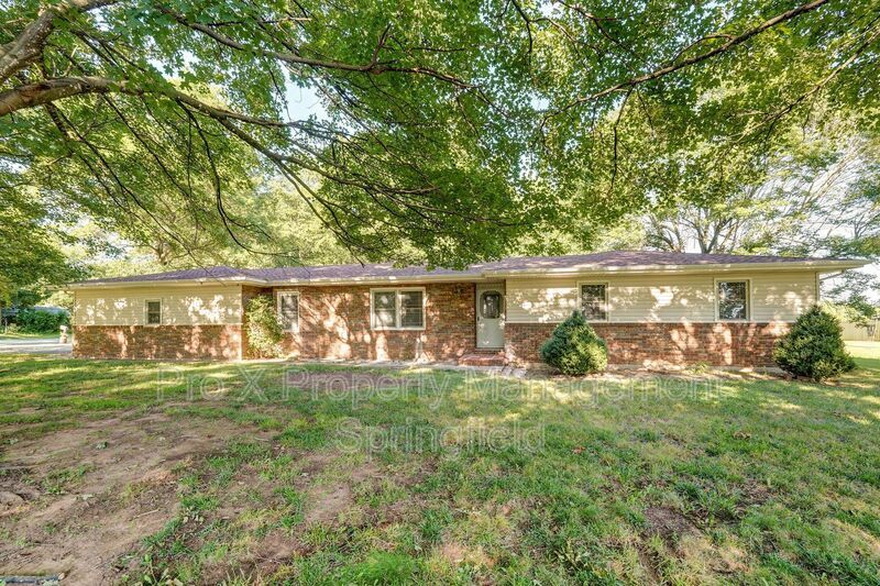 Primary Photo - 972 N Boston Ln