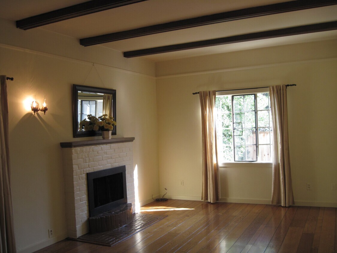 Foto del edificio - 82 Hillview Ave