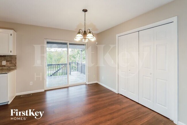 Foto del edificio - 18608 Primrose St