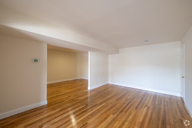 1 habitación, 1 baño - 750 pies cuadrados - Comedor - Hillside Garden Apartments