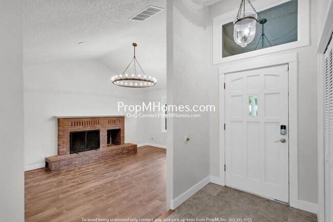 Foto del edificio - Updated 5 Bedroom Oasis in LO - Backyard o...