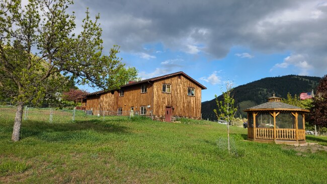 Foto del edificio - 9336 Miller Creek Rd