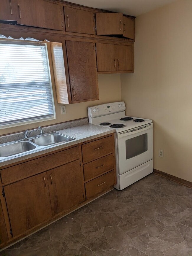 Building Photo - 518 11th Pl