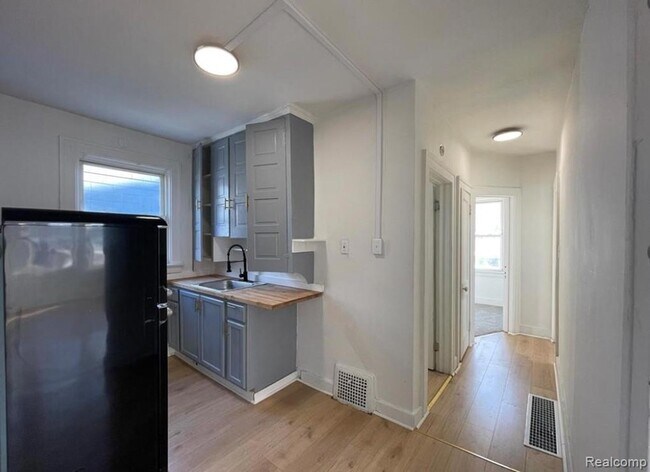 Foto del edificio - 3548 St Clair St