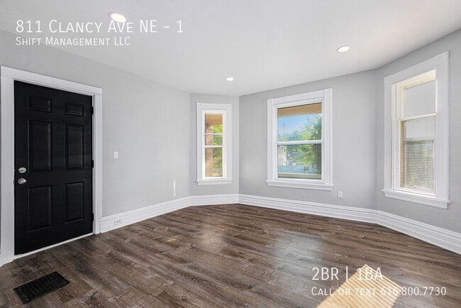 Foto del edificio - 811 Clancy Ave NE