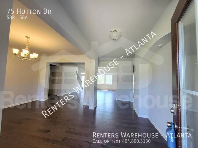 Building Photo - Stunning 5 Bedroom in Genesee!