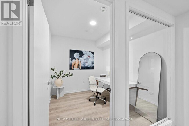 Building Photo - 101 Roehampton Ave