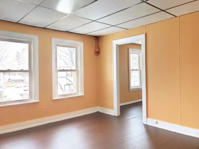 Building Photo - 411 Augustine St