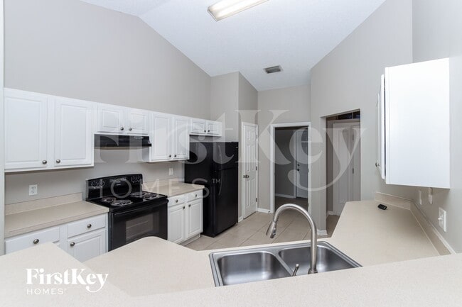 Building Photo - 2655 San Filippo Dr SE