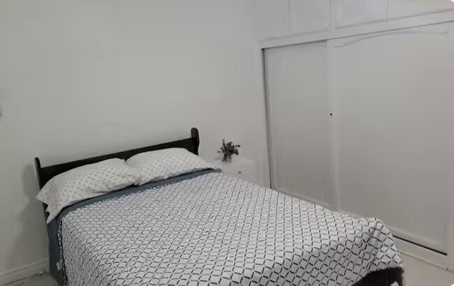 Foto del edificio - 8131 Comolette St