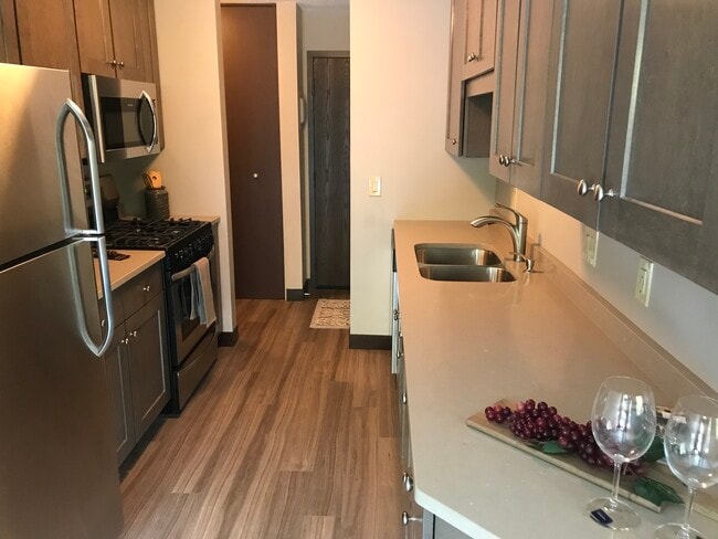 Foto del edificio - Cedars of Edina Apartments