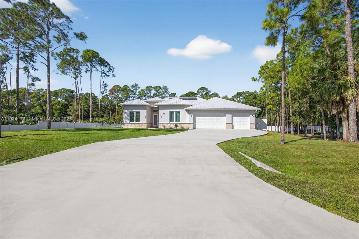 Foto principal - 18369 Mellen Ln