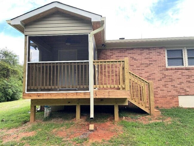 Foto del edificio - 8595 Benbow-Merrill Rd