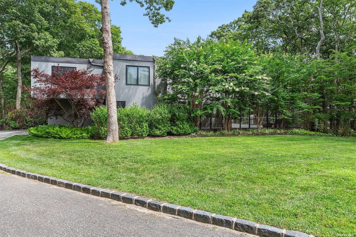 6 Woodland Way, Quogue, NY 11959 House Rental in Quogue, NY