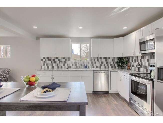 Building Photo - BEAUTIFUL 3bd/2ba Home in Denver, CO! Avai...