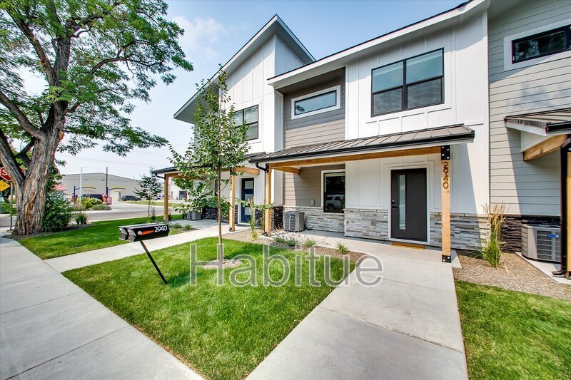 Foto principal - 2940 Davis St