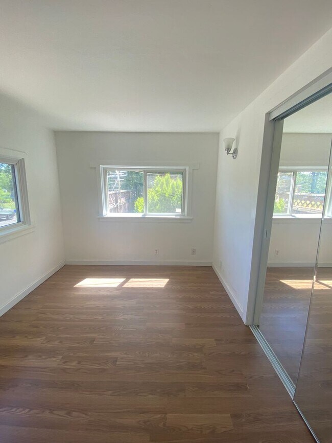 Foto del edificio - 2 Bedrooms, 1 Bath with Bonus Room!