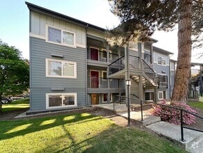 Building Photo - 11103 NE 124th Ln