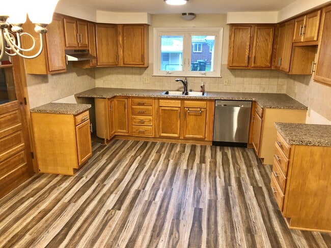 Kitchen (new appliances) - 82 Grant St