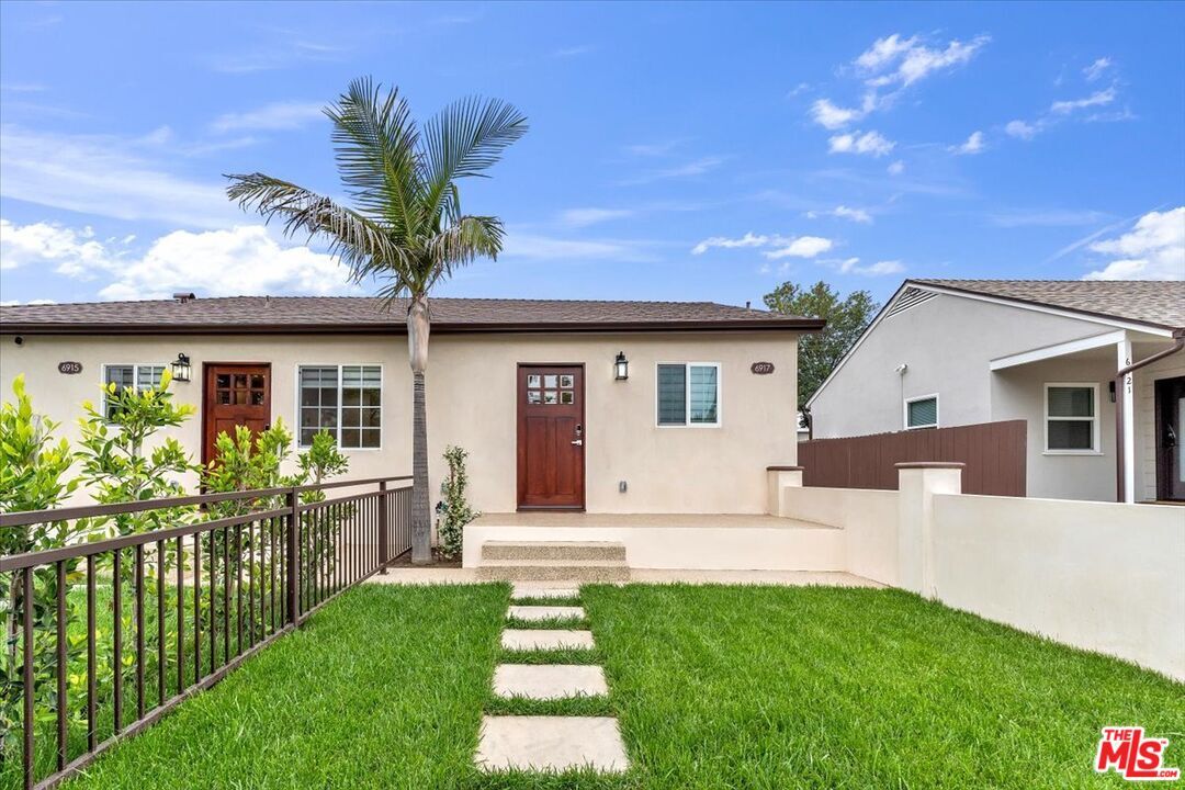 Foto principal - 6917 Encino Ave
