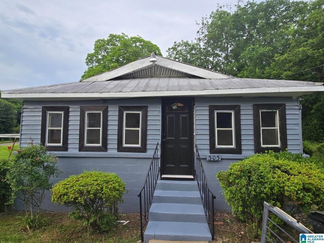 Primary Photo - 303 2nd Ave