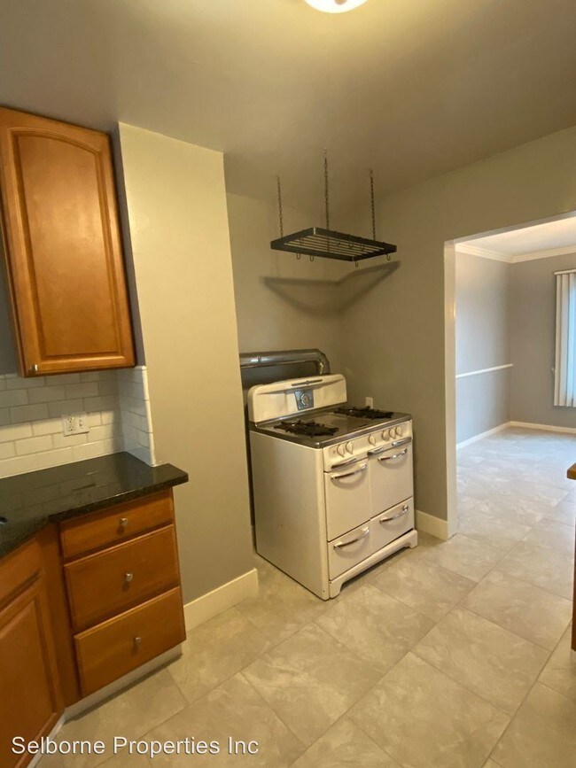 Building Photo - 2 br, 1 bath Apartment - 2628 8th Ave