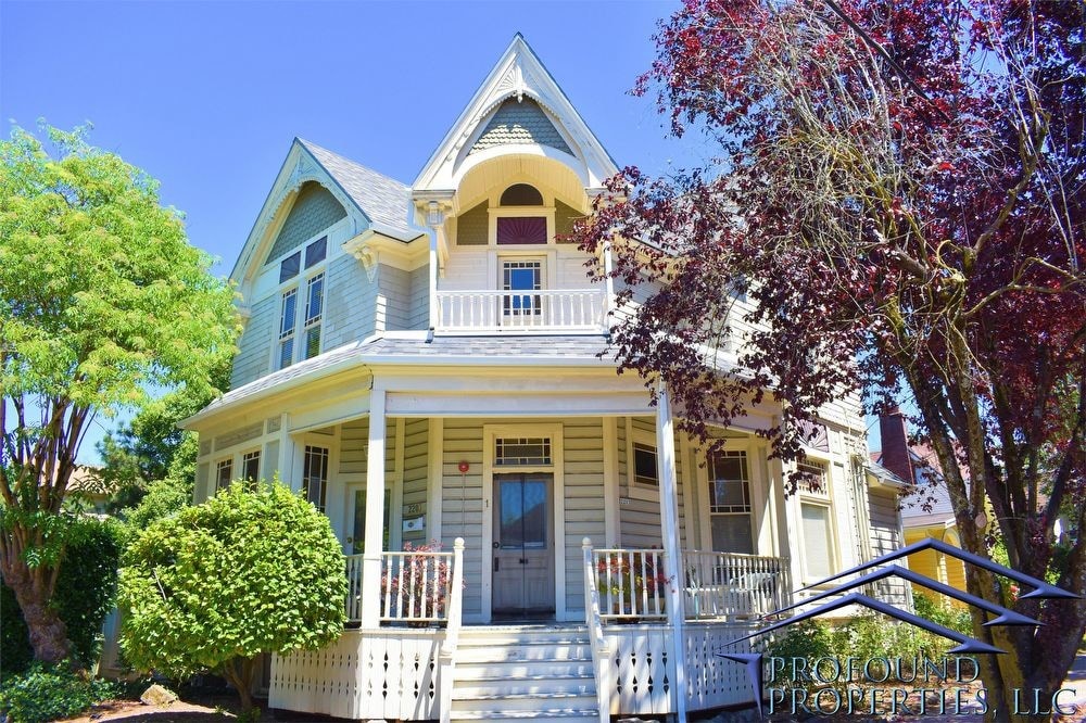 Primary Photo - 2203 SE Pine St. - 2