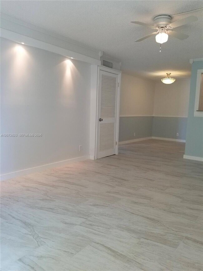 Foto del edificio - 11334 Royal Palm Blvd