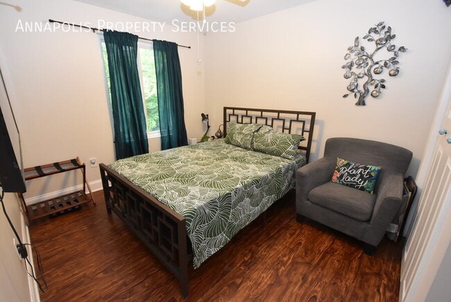 Building Photo - 1110 Commanders Way S