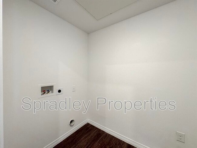 Building Photo - 1124 W Ave O