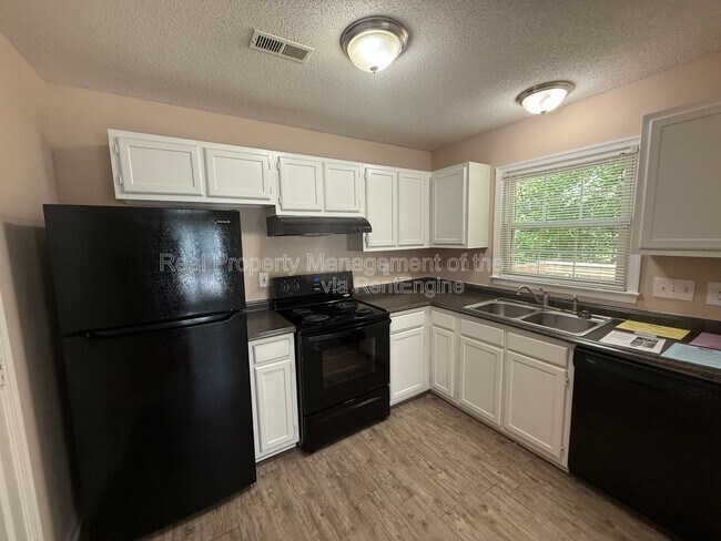 Foto del edificio - 4005 Sassafras Ct